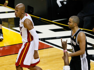 Illustration for article titled Ray Allen's Shot, Captured In Photos